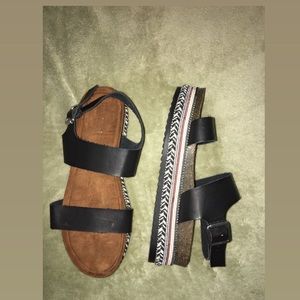 Platform sandals